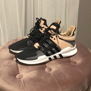 Women’s adidas tennis shoes